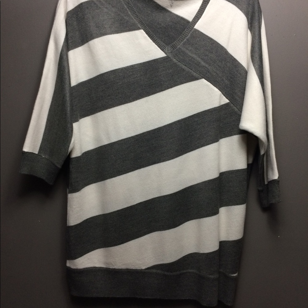 Vneck stripped sweater